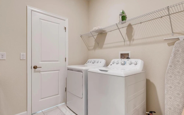 8923 CC - Fabulous 5BR Single Family: Sleeps 12 - Private Pool -