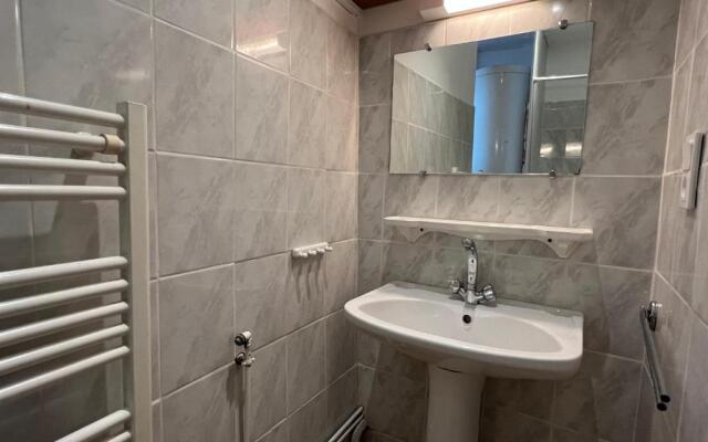 Au coeur de Cauterets, T2 + alcôve. 4P.