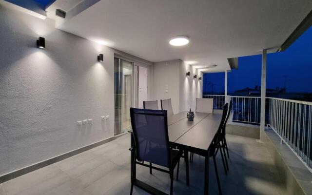 Larisa Hospitality I Roof Top apartment with Free Parking