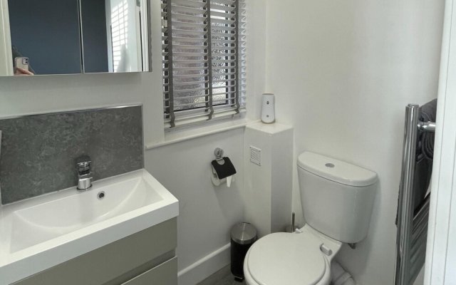 6 Bedroom 5 Shower rm House in Central Nottingham