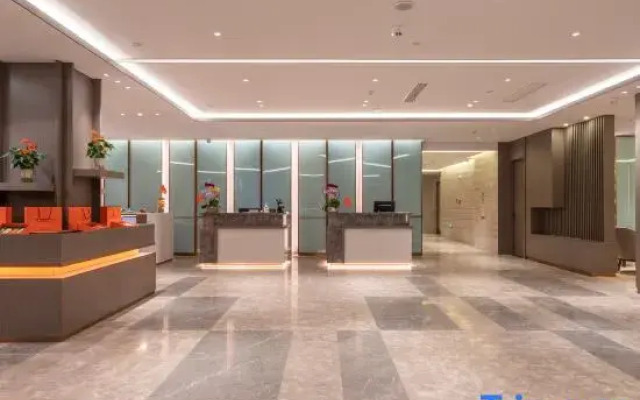 World Hotel (Qingdao Stone Old Beach International Convention and Exhibition Center)