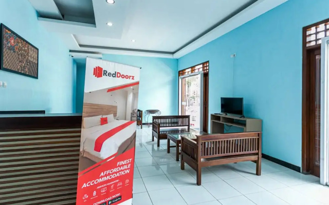 RedDoorz near Puro Mangkunegaran
