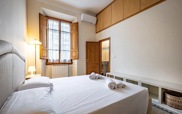 YiD elegant near tramvia