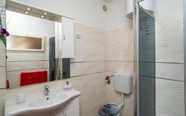 Apartments & Rooms Mara & Petrunjela