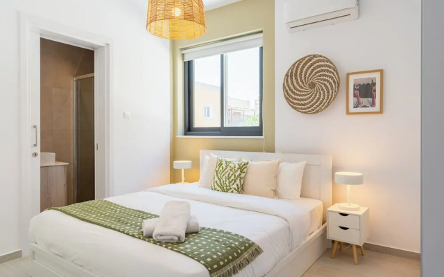 Solenne Stylish 2-BR Apt in Larnaca