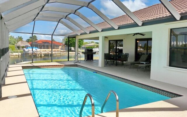 Pet-friendly Waterfront Home on key lot With View