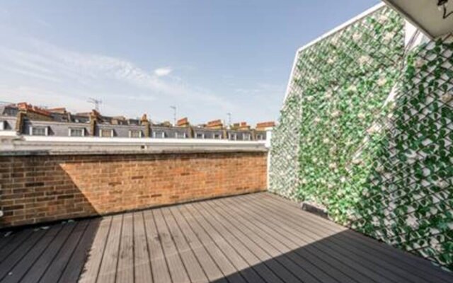 Prime Pimlico 3 Bedroom Flat With Roof Terrace