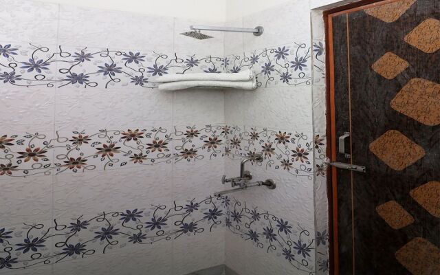 Oyo 13136 Hotel Taj Ansh 2