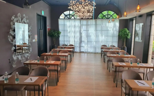 Hotel Leo