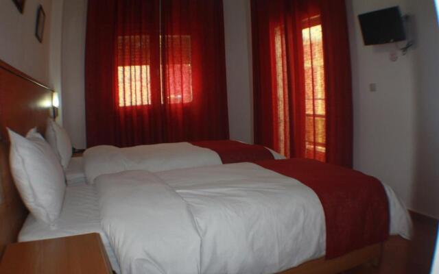 Sary's Hotel