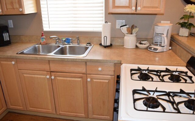 345 Hinds 2 Bedroom Cabin by Redawning