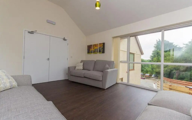 Hendy - First Floor Apartment