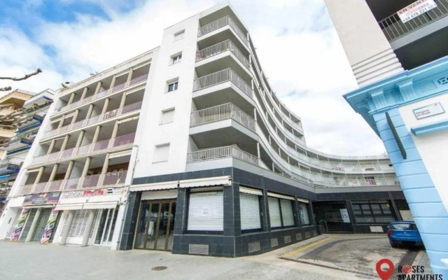 Roses Apartments Red Loft vista mar lateral