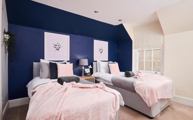 The Stunning Central Jewels Of Bath - Sleeps 24!