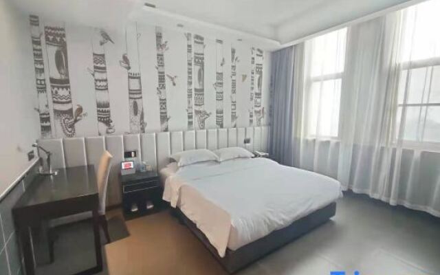 Qingmu Hotel (Chaohu Wanda Plaza Dongtang Road)