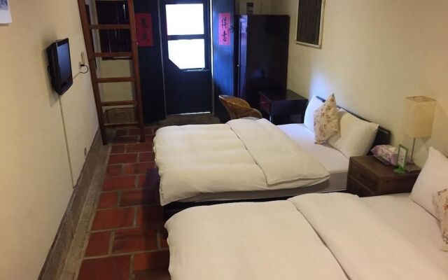 No. 85 Shuitou B&B