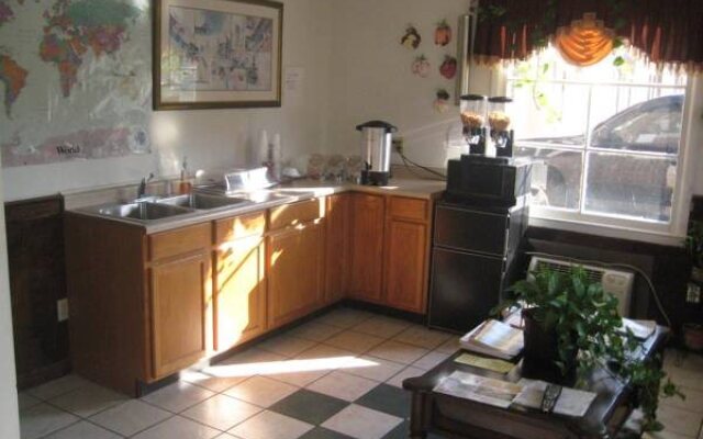 Scottish Inn & Suites