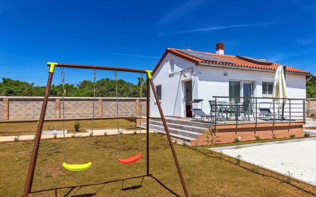 Awesome Home in Peroj With Wifi and 2 Bedrooms