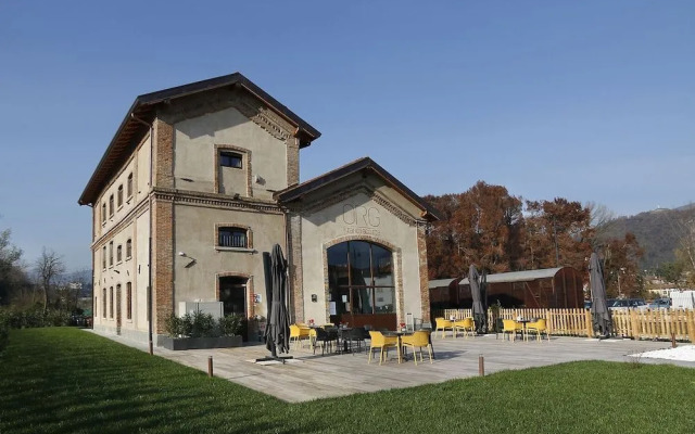 Smart Rooms & Restaurant