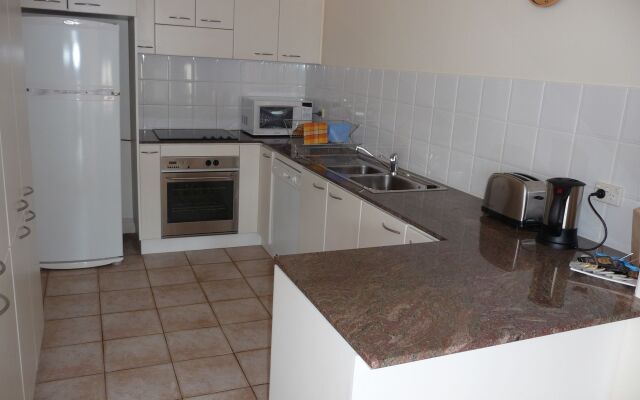 City Escape 3BD in Adelaides East End 5