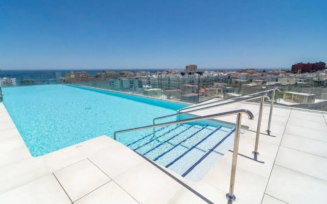 Inf4.2p - Modern City Apartment Near the Beach