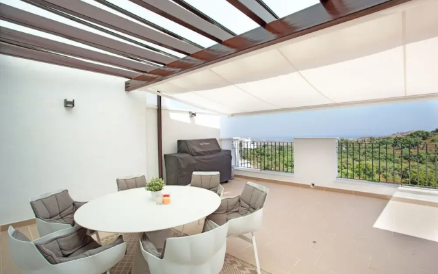 Sunny Terrace Apartment