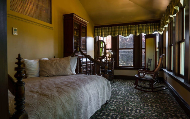 Steele Mansion