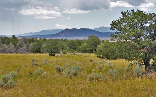 Turtle Mountain Cabin, 2 Bedrooms, Near Town