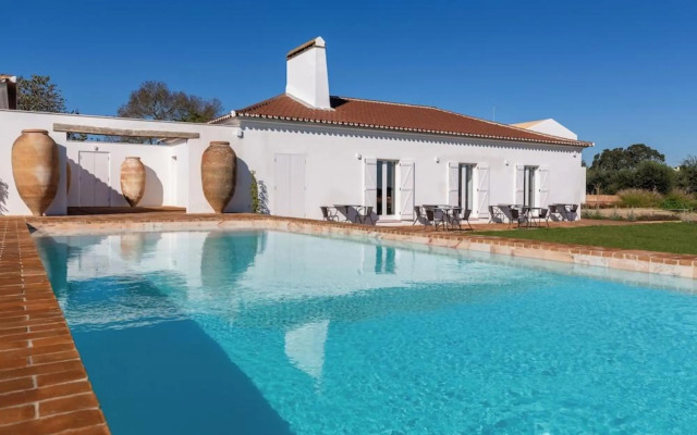 Cenoura-Brava Villas & Suites.