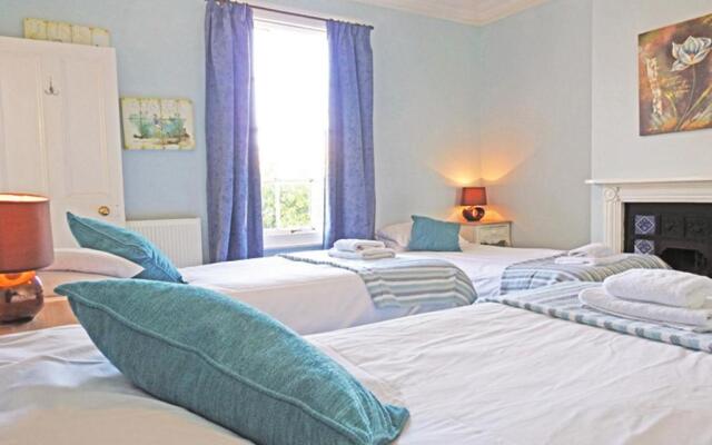 Bury Villa - 7 bedrooms sleeping 18 guests