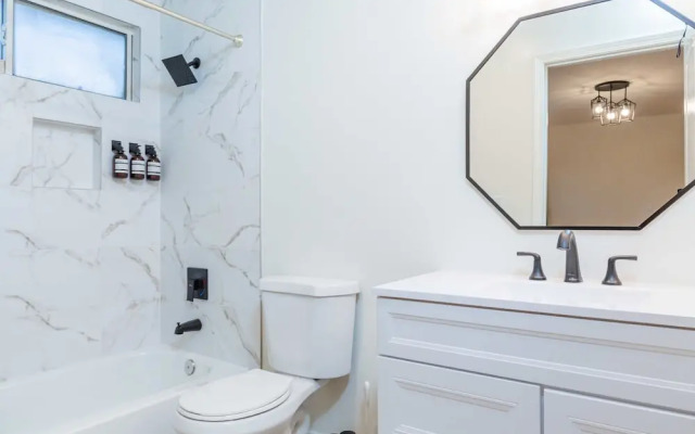 Elegant Pasadena Retreat Prime Comfort Awaits