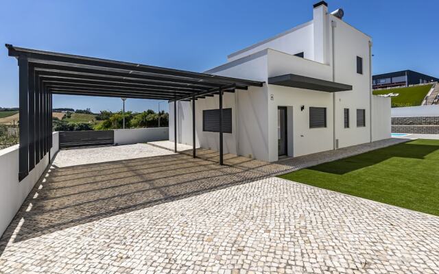 Captivating 4-bed House in Cadaval District-lisbon