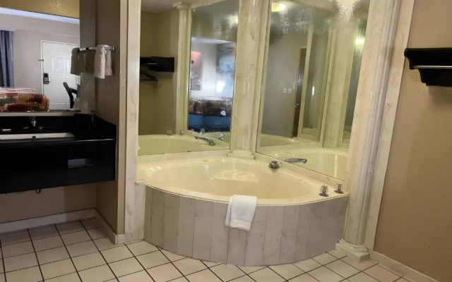Days Inn & Suites Pine Bluff