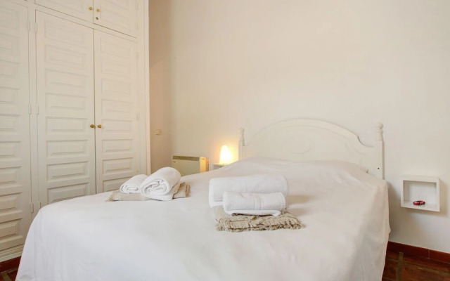 Serene Holiday Home in Sayalonga With Private Pool