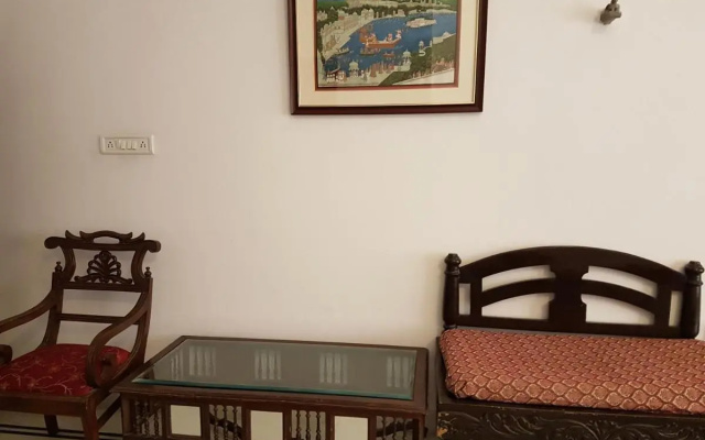 Hotal Devraj Niwas on Lake Pichola Udaipur