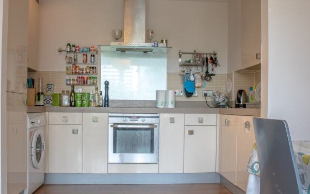 2 Bedroom 2 Bathroom Flat