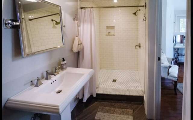 Burdett House Bed & Breakfast