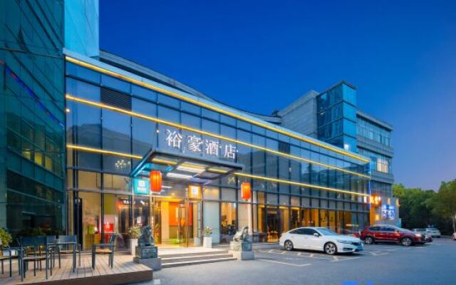 8090 Yuhao Hotel (Shanghai Songjiang University Town Metro Station)