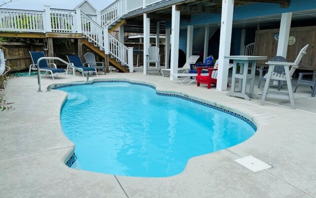 Beach Time 5 Bedroom Home by RedAwning