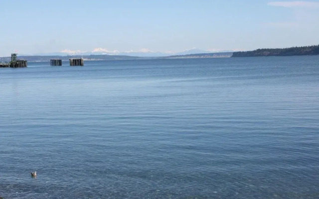 Tides Inn & Suites