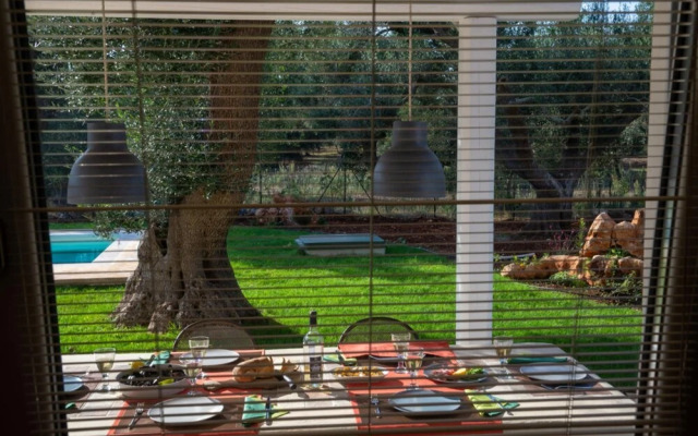 Traditional Trullo la Specchia