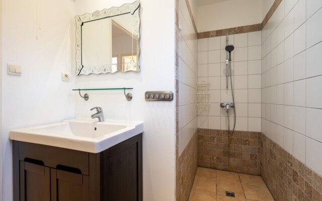 Villa in Montbrun With Pool and Mountain Views