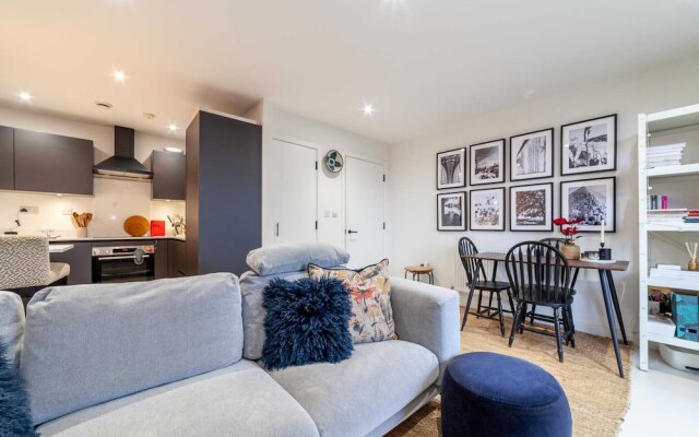 Beautiful Modern Apartment Centrally Located