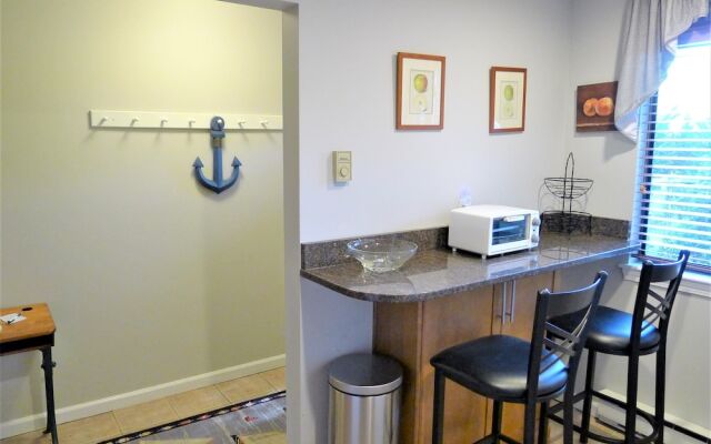 87 Chilton - 2 Bedroom Condo