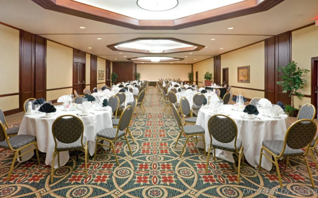 Crowne Plaza Suites Arlington by IHG