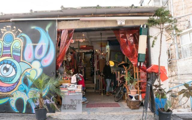 Jerusalem market apartment