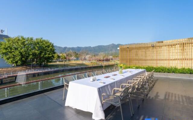 Sea view villa at the end of the field