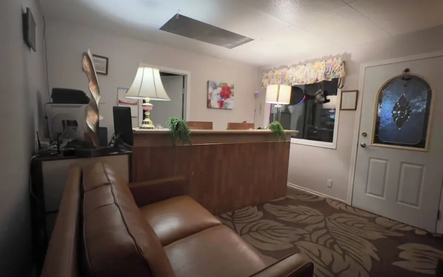 Monashee Motel