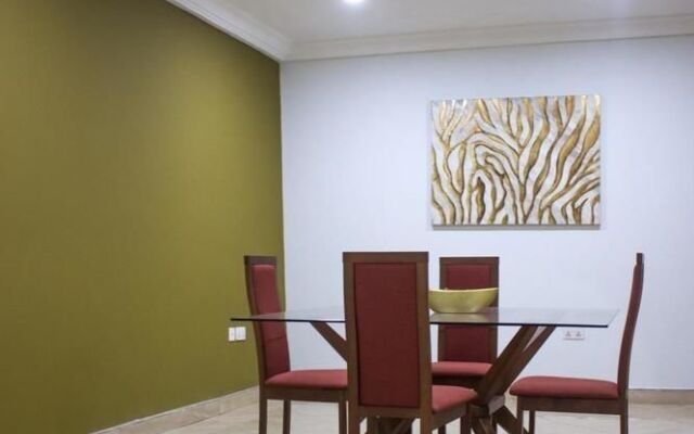 Earl Heights Suites Hotel