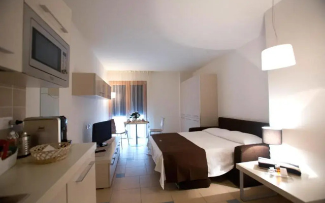 Aparthotel Lacroma